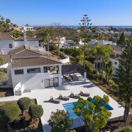 Villa de luxe avec vue sur la mer et le golf à El Paraiso Alto