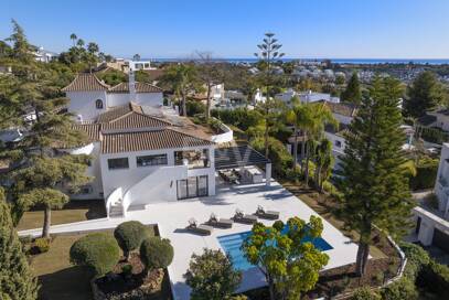 Exclusiva villa de lujo con vistas al mar y al golf en El Paraiso Alto