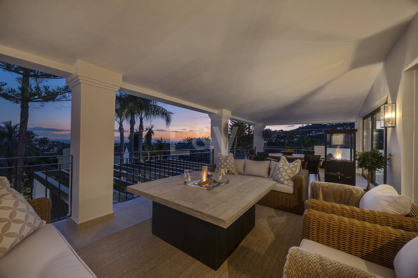 Exclusiva villa de lujo con vistas al mar y al golf en El Paraiso Alto