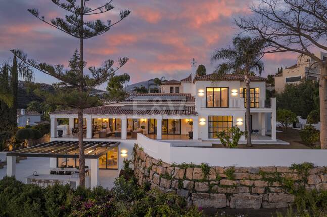 Exclusiva villa de lujo con vistas al mar y al golf en El Paraiso Alto