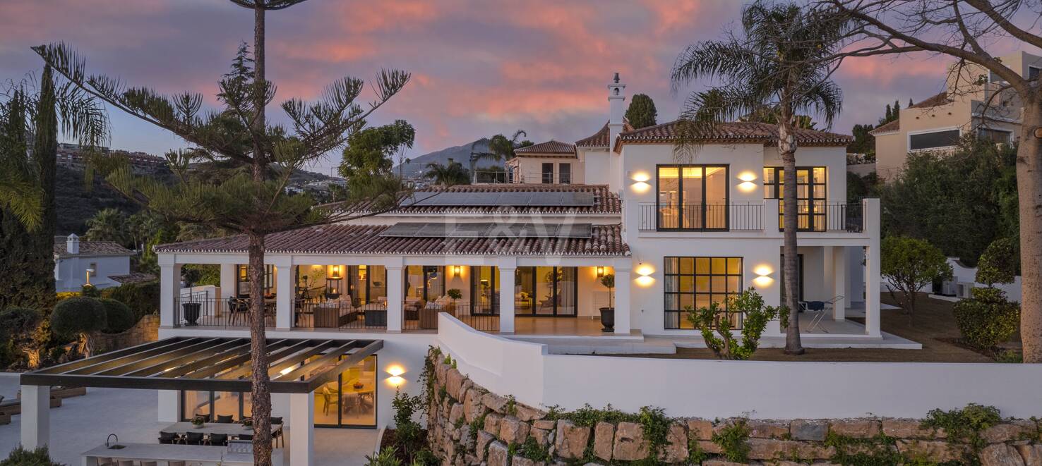 Villa de luxe avec vue sur la mer et le golf à El Paraiso Alto