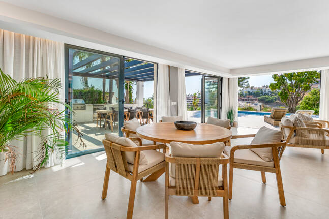 Exclusiva villa de lujo con vistas al mar y al golf en El Paraiso Alto