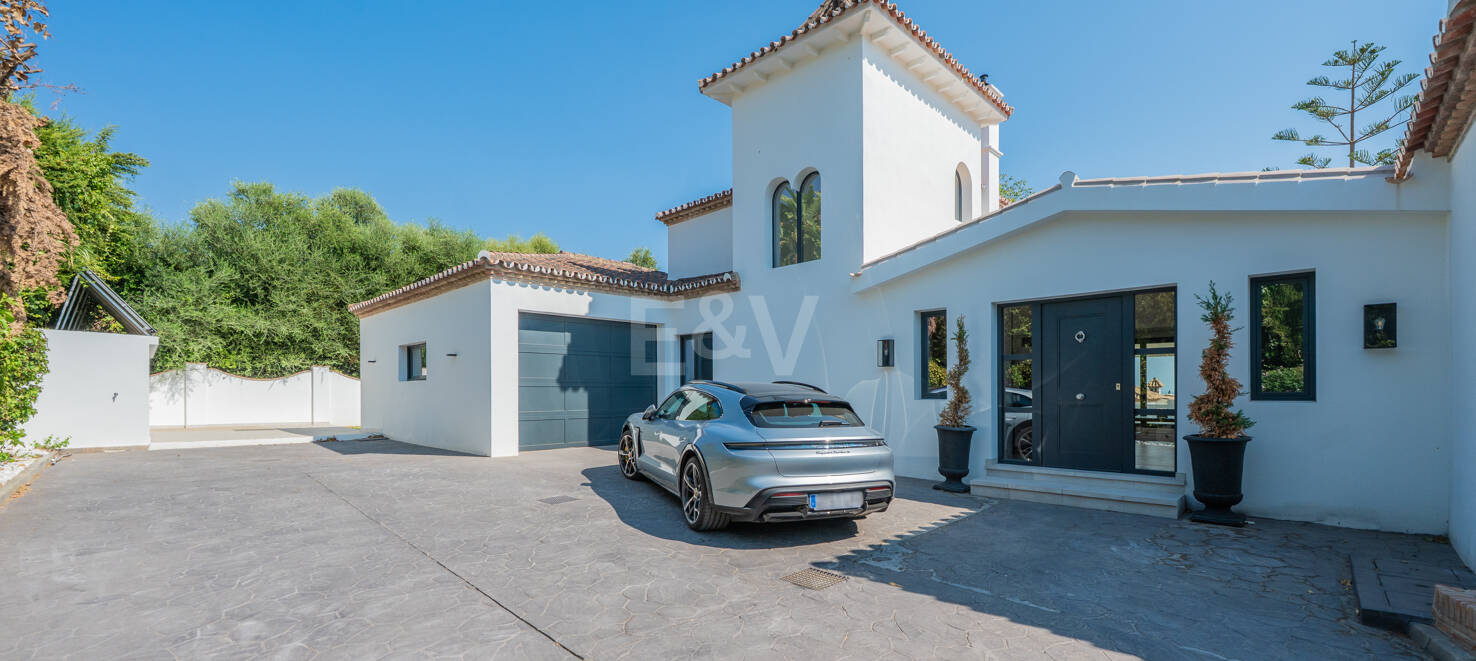 Villa de luxe avec vue sur la mer et le golf à El Paraiso Alto