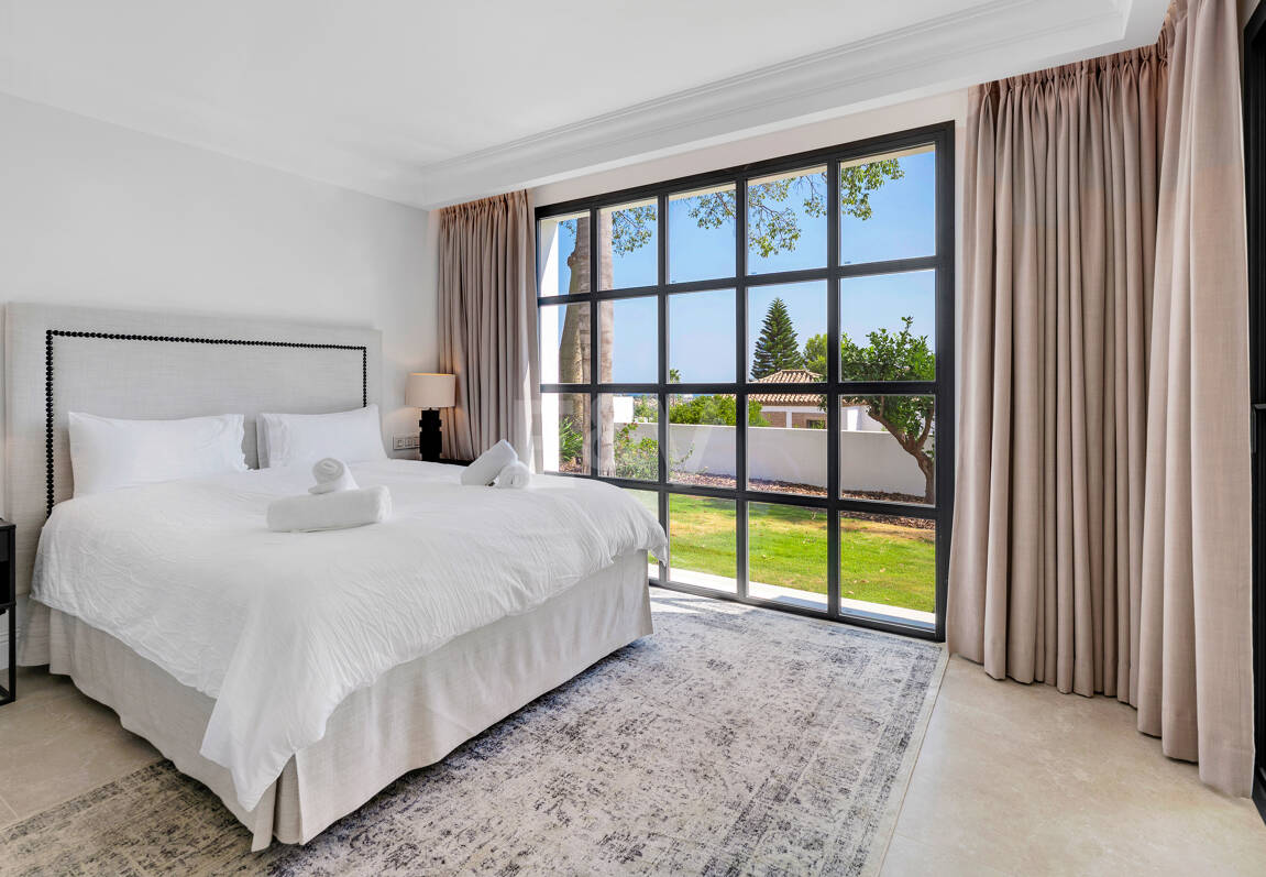 Exclusiva villa de lujo con vistas al mar y al golf en El Paraiso Alto