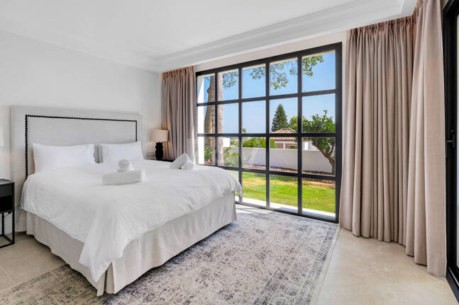 Exclusiva villa de lujo con vistas al mar y al golf en El Paraiso Alto