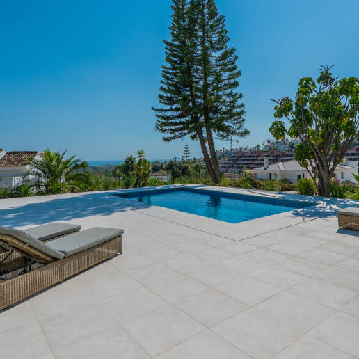 Villa de luxe avec vue sur la mer et le golf à El Paraiso Alto