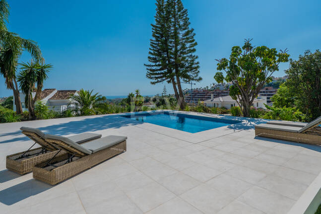 Exclusiva villa de lujo con vistas al mar y al golf en El Paraiso Alto