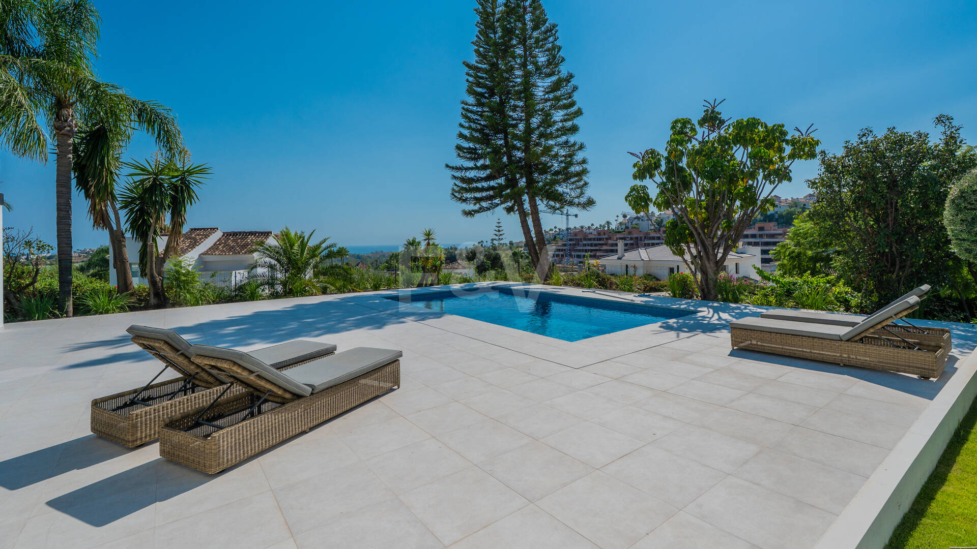 Exclusiva villa de lujo con vistas al mar y al golf en El Paraiso Alto