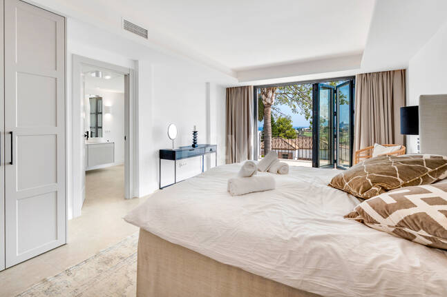 Exclusiva villa de lujo con vistas al mar y al golf en El Paraiso Alto