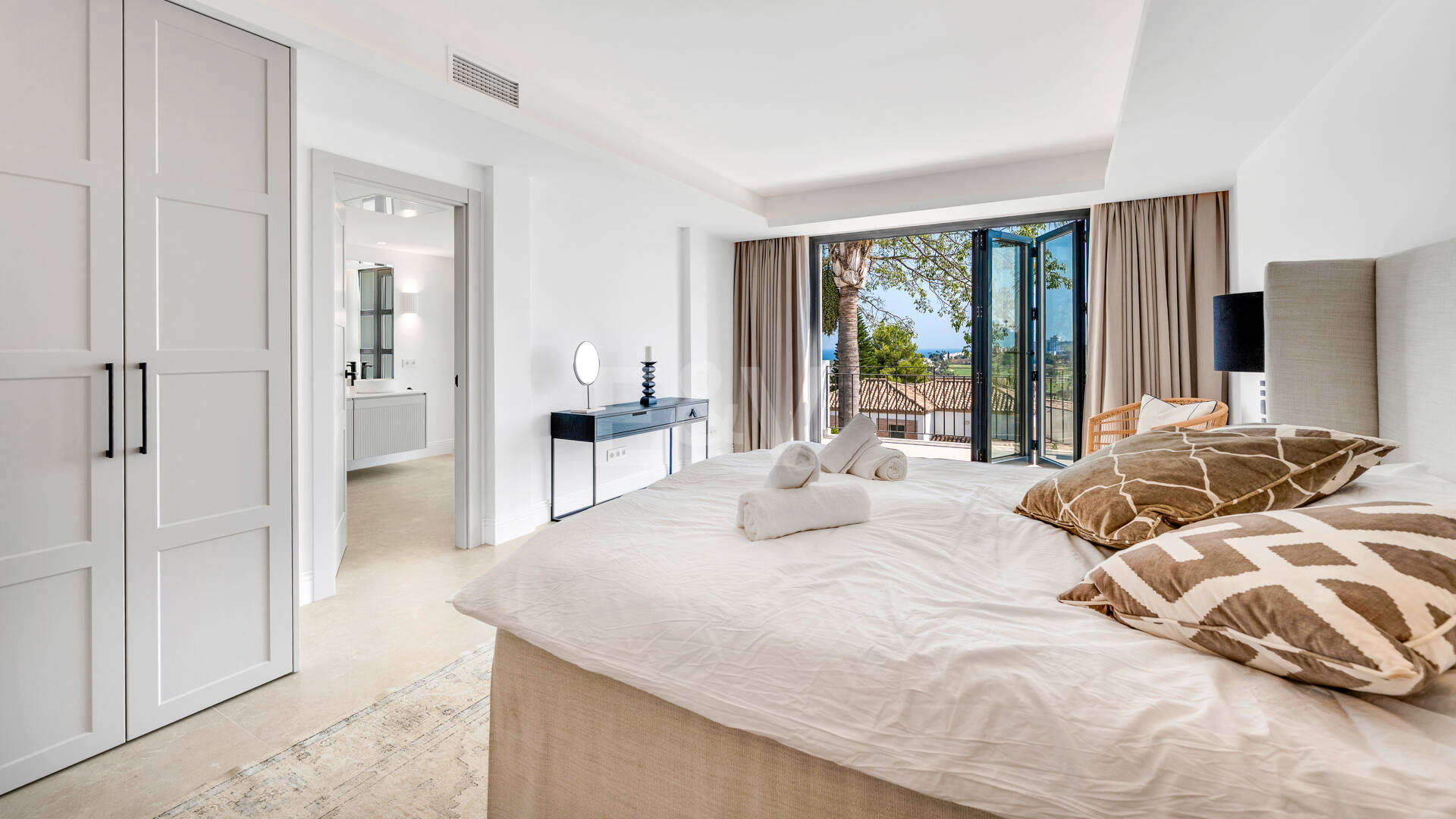 Exclusiva villa de lujo con vistas al mar y al golf en El Paraiso Alto