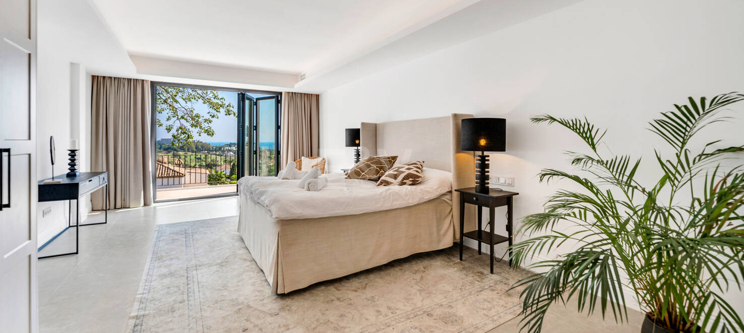 Villa de luxe avec vue sur la mer et le golf à El Paraiso Alto