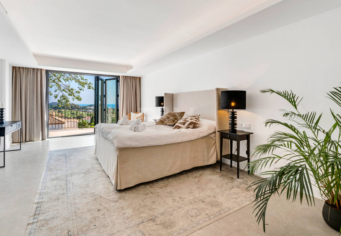 Exclusiva villa de lujo con vistas al mar y al golf en El Paraiso Alto