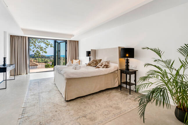 Exclusiva villa de lujo con vistas al mar y al golf en El Paraiso Alto