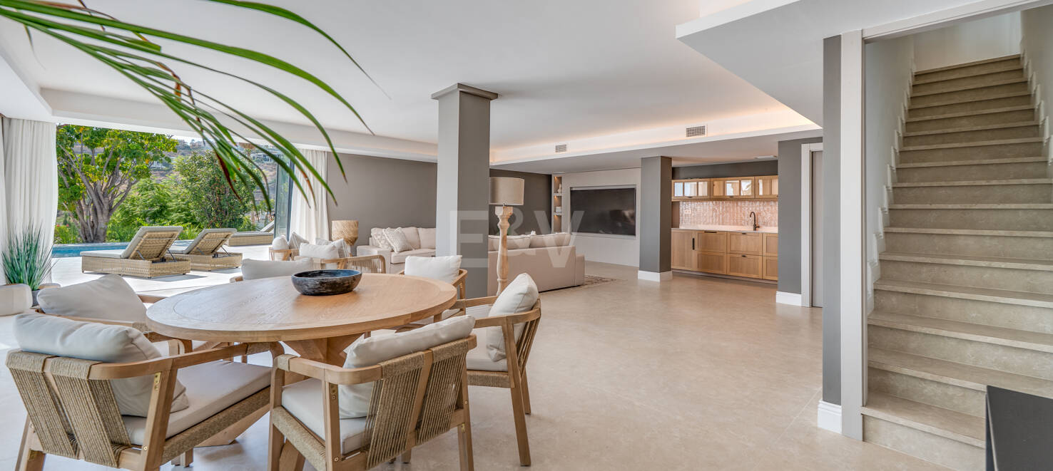 Villa de luxe avec vue sur la mer et le golf à El Paraiso Alto