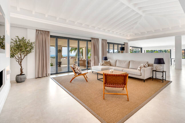 Exclusiva villa de lujo con vistas al mar y al golf en El Paraiso Alto