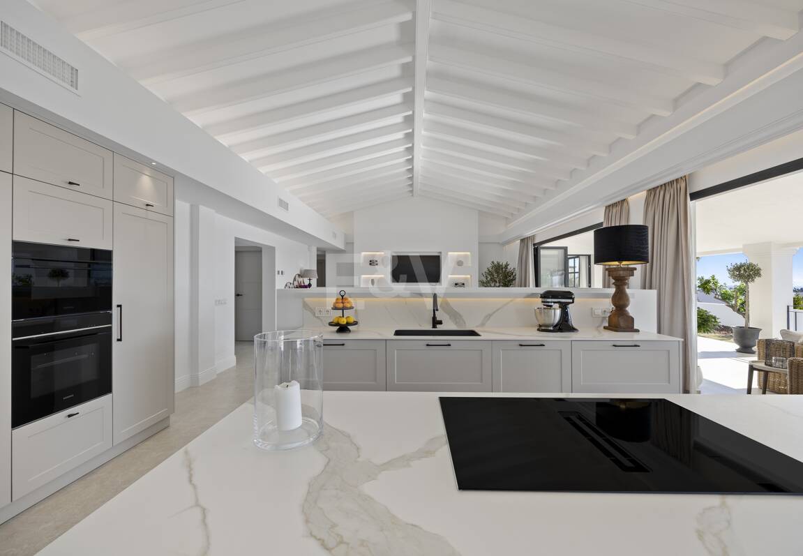 Exclusiva villa de lujo con vistas al mar y al golf en El Paraiso Alto