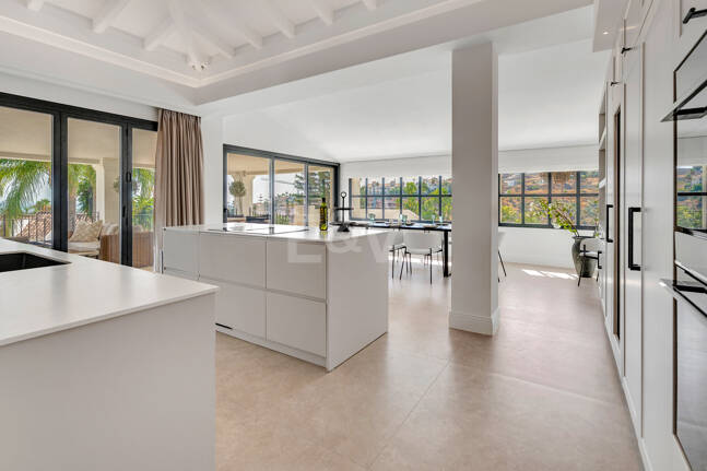 Exclusiva villa de lujo con vistas al mar y al golf en El Paraiso Alto