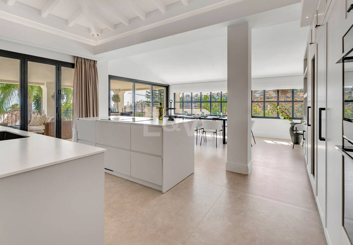 Exclusiva villa de lujo con vistas al mar y al golf en El Paraiso Alto