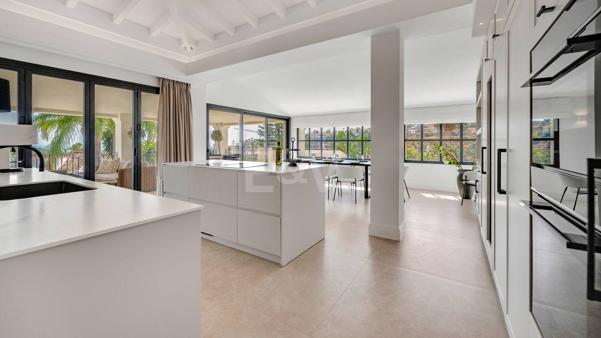 Exclusiva villa de lujo con vistas al mar y al golf en El Paraiso Alto