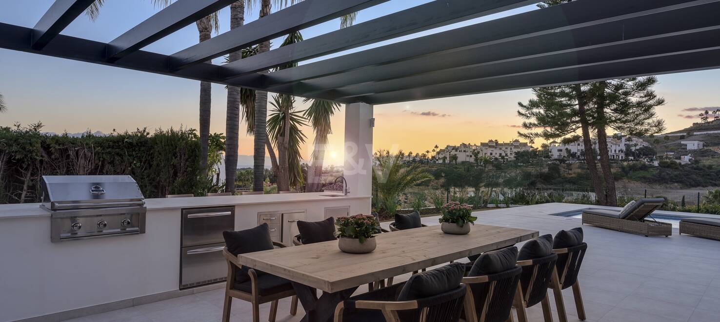 Villa de luxe avec vue sur la mer et le golf à El Paraiso Alto