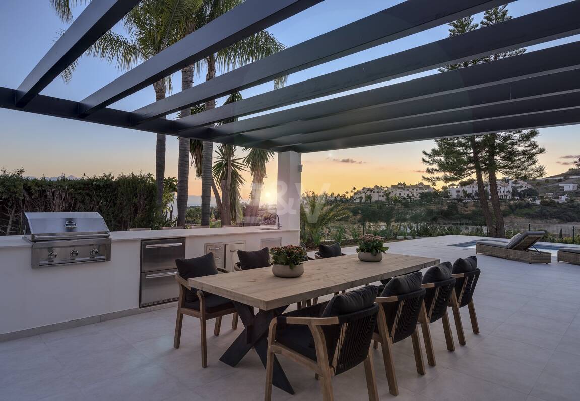 Exclusiva villa de lujo con vistas al mar y al golf en El Paraiso Alto