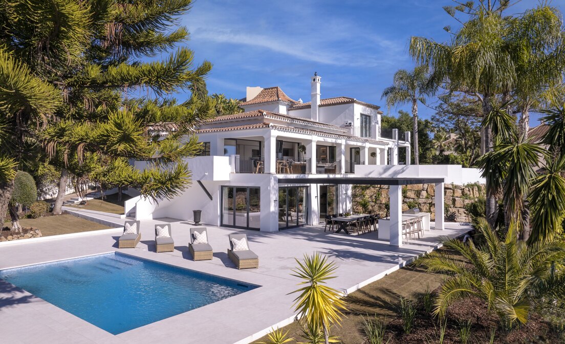 Luxury Redefined Villa With Sea And Golf View In El Paraiso Alto