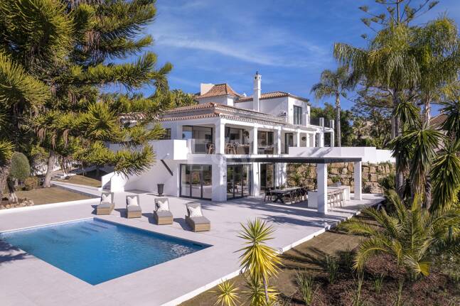 Exclusiva villa de lujo con vistas al mar y al golf en El Paraiso Alto