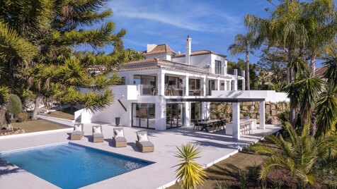 Luxury Redefined Villa With Sea And Golf View In El Paraiso Alto