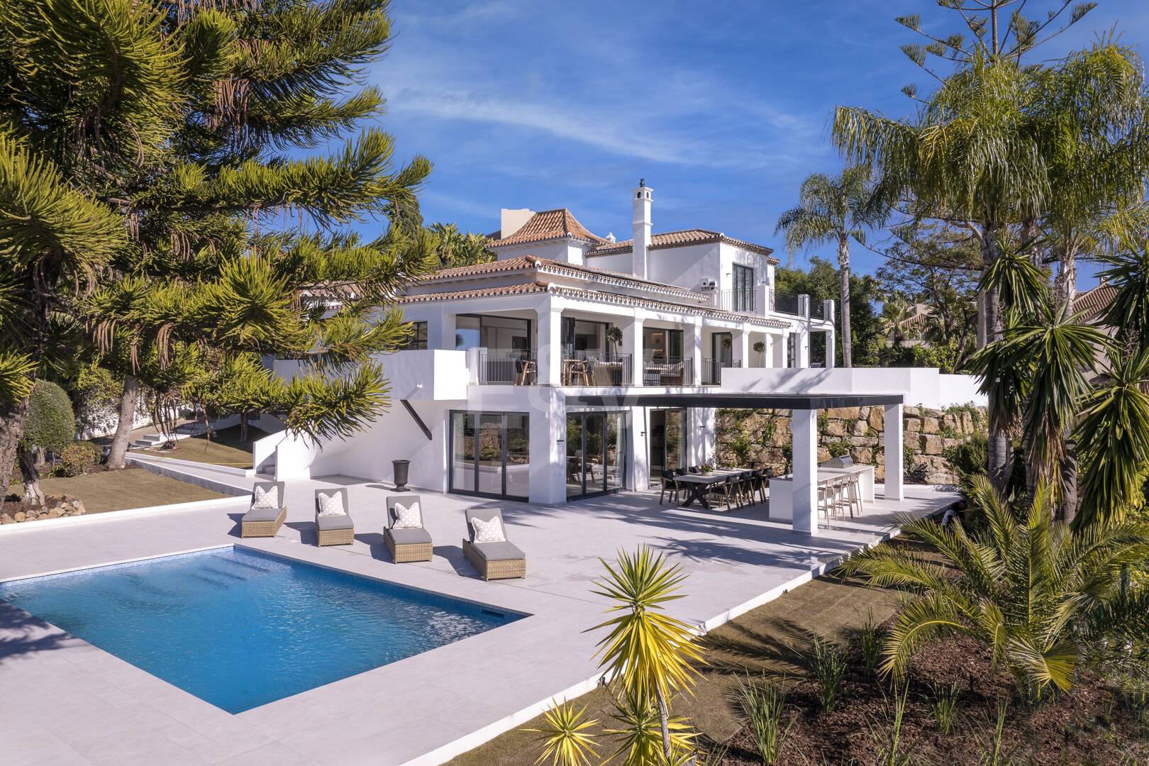 Exclusiva villa de lujo con vistas al mar y al golf en El Paraiso Alto