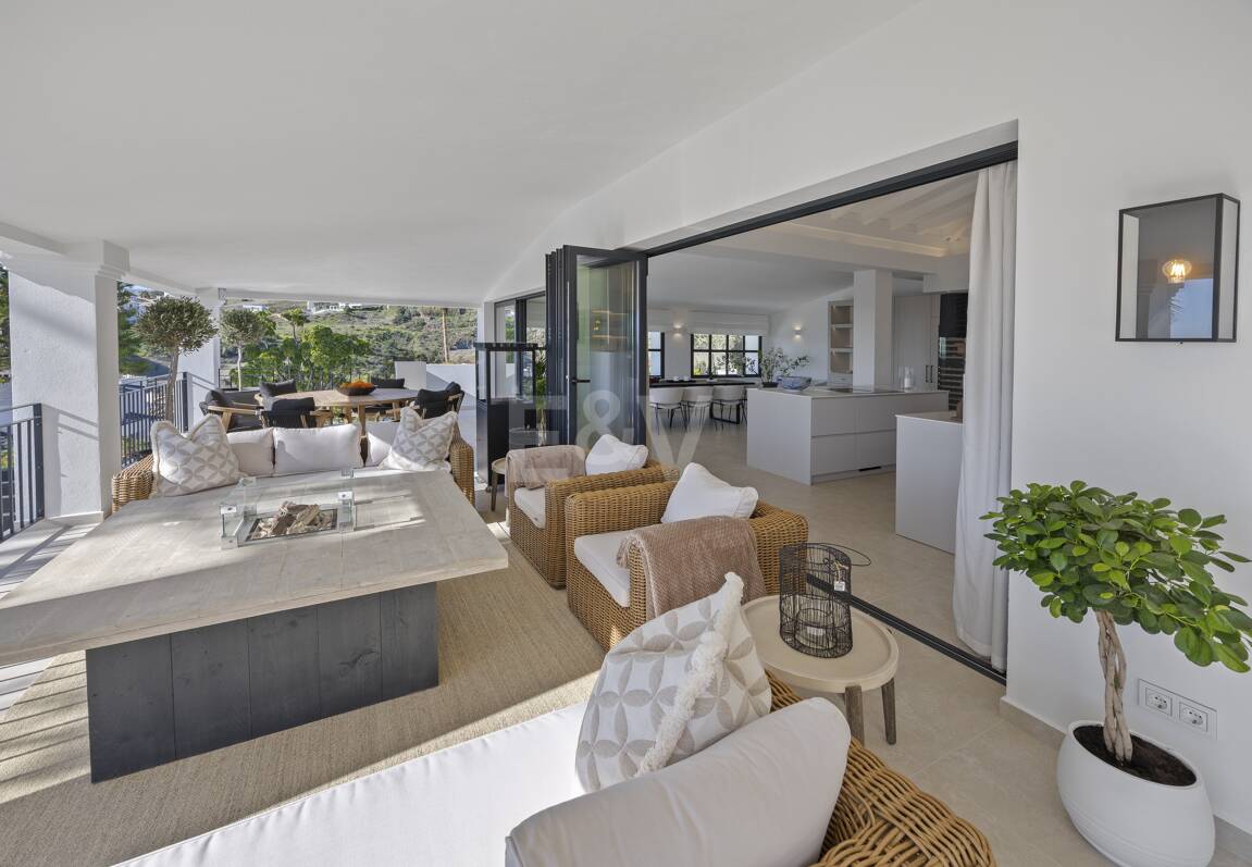 Exclusiva villa de lujo con vistas al mar y al golf en El Paraiso Alto