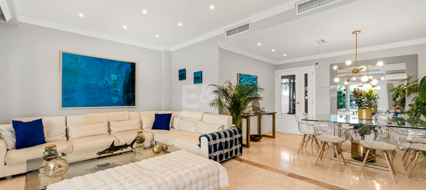 Spacious Townhouse with Jacuzzi, Pool and Paddle next to the Beach in Los Monteros