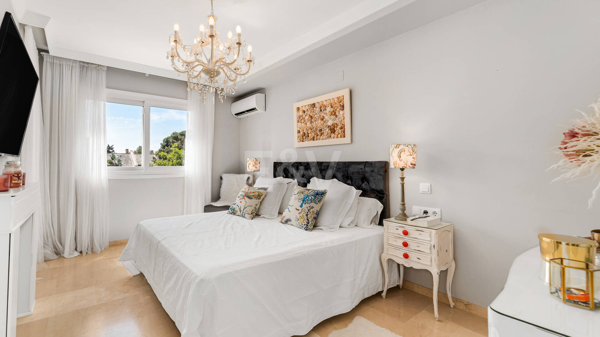 Spacieux Townhouse avec jacuzzi, piscine et paddle à côté de la plage à Los Monteros