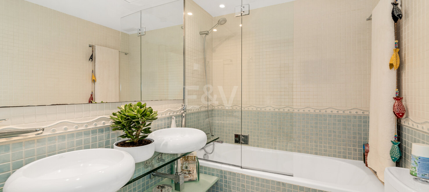 Spacious Townhouse with Jacuzzi, Pool and Paddle next to the Beach in Los Monteros