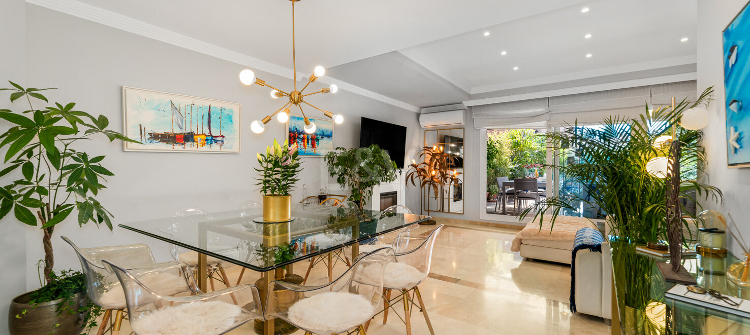 Spacious Townhouse with Jacuzzi, Pool and Paddle next to the Beach in Los Monteros