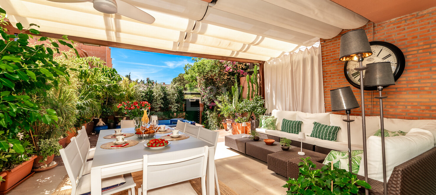 Spacious Townhouse with Jacuzzi, Pool and Paddle next to the Beach in Los Monteros