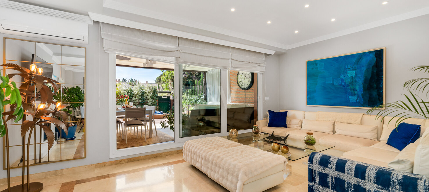 Spacious Townhouse with Jacuzzi, Pool and Paddle next to the Beach in Los Monteros