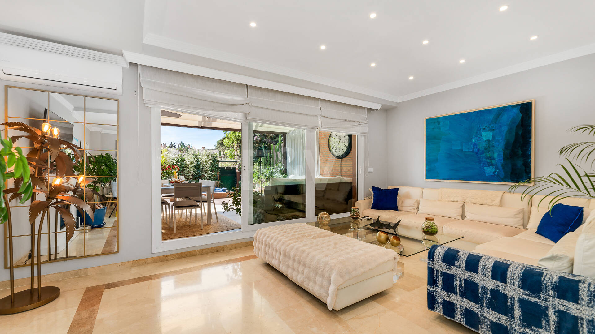 Spacieux Townhouse avec jacuzzi, piscine et paddle à côté de la plage à Los Monteros