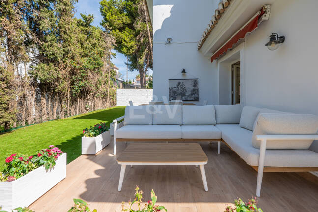 Coastal Living Just 2 Minutes from the Beach