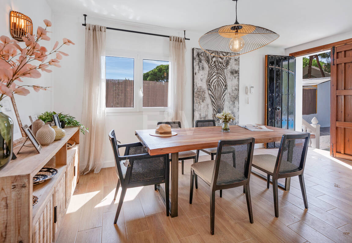 Coastal Living Just 2 Minutes from the Beach