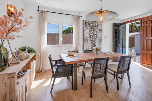 Coastal Living Just 2 Minutes from the Beach