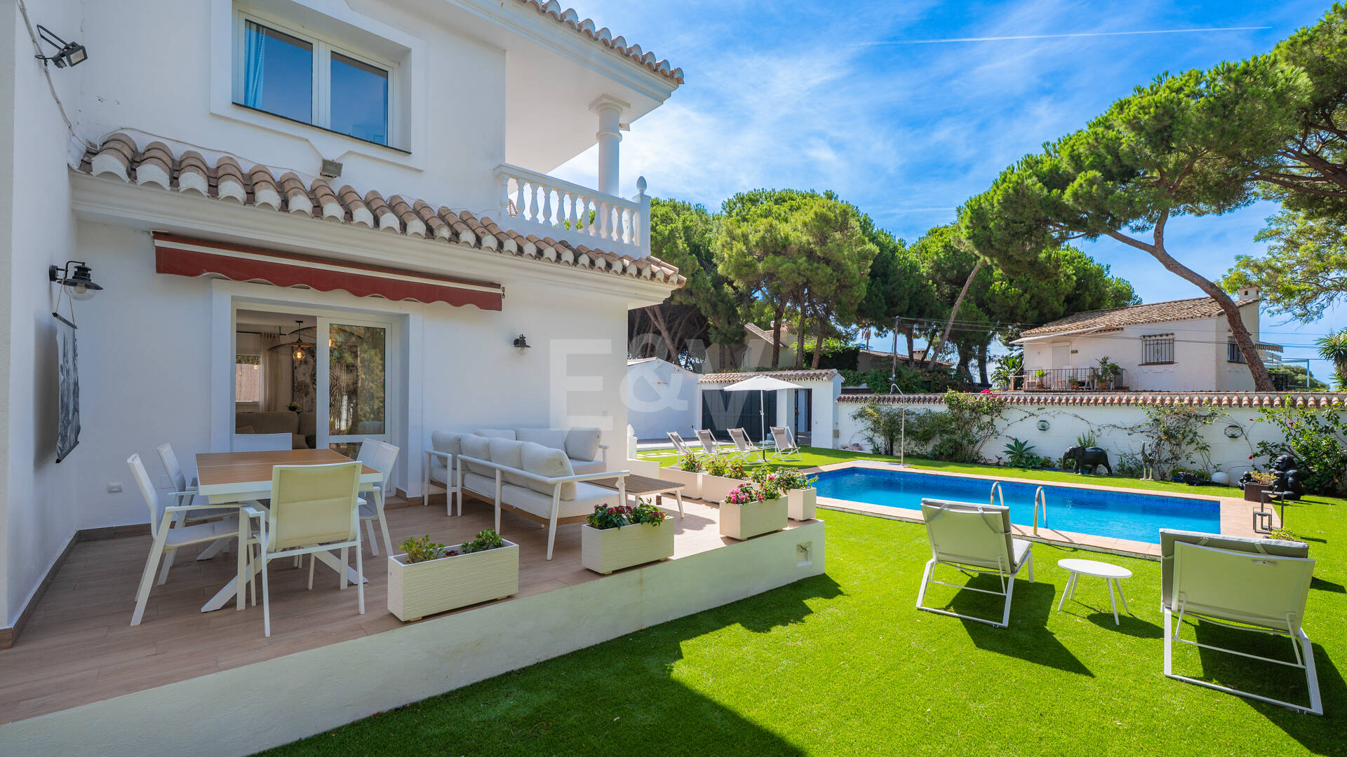 Coastal Living Just 2 Minutes from the Beach