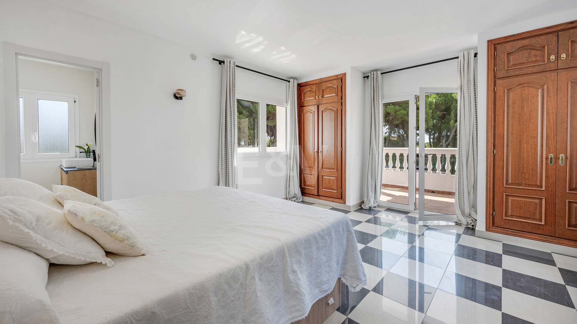 Coastal Living Just 2 Minutes from the Beach