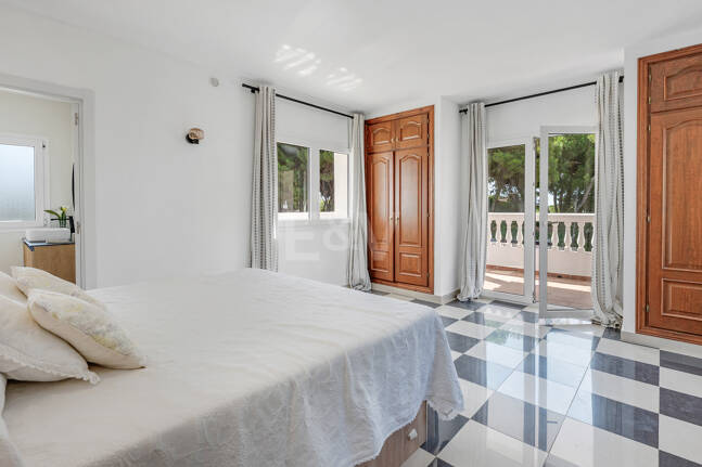 Coastal Living Just 2 Minutes from the Beach