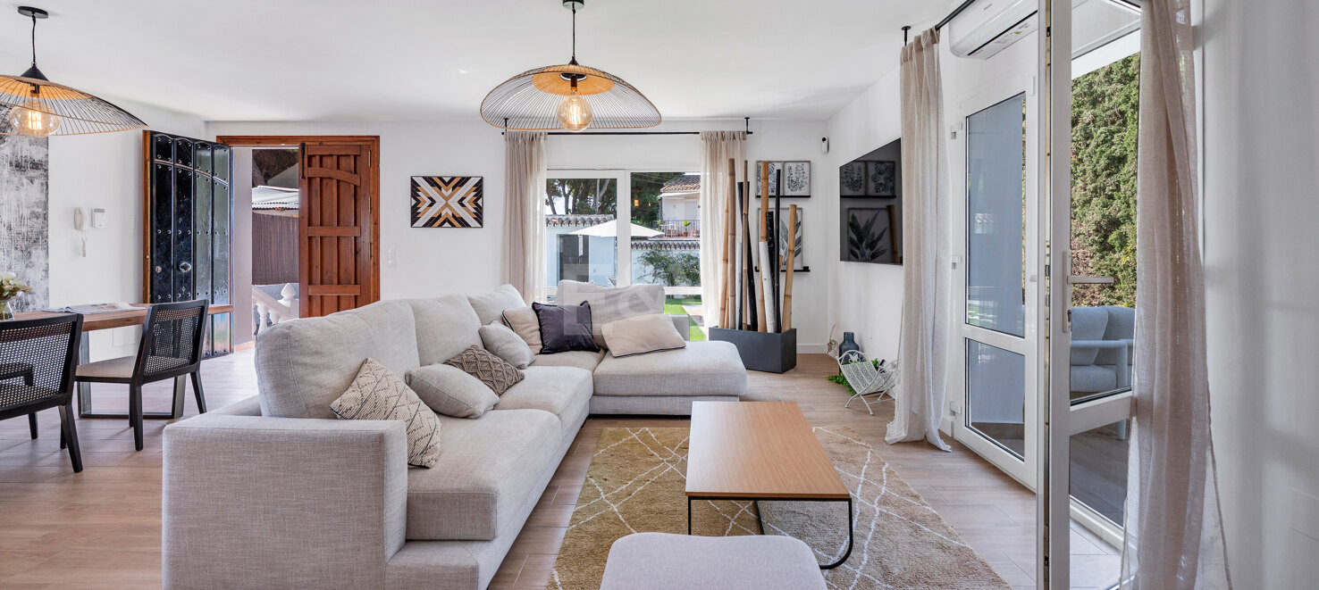 Coastal Living Just 2 Minutes from the Beach