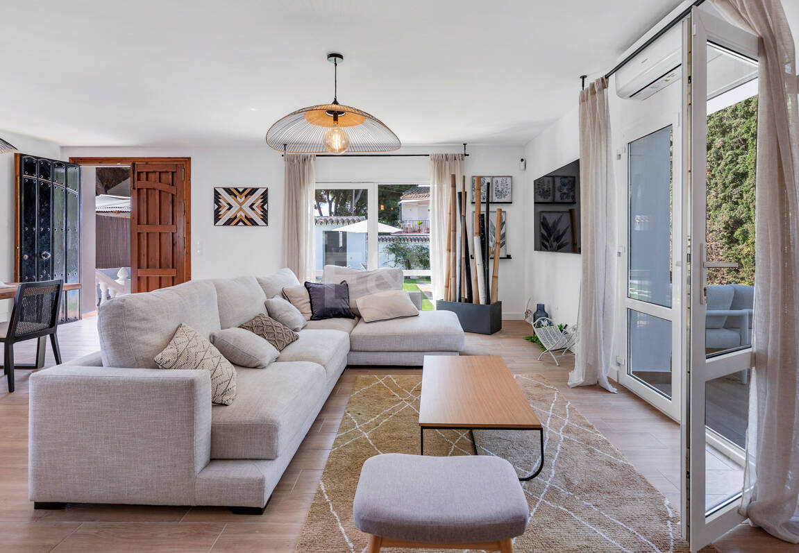 Coastal Living Just 2 Minutes from the Beach