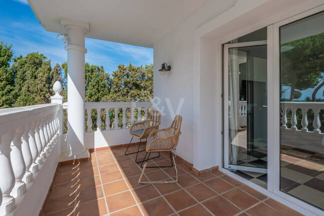 Coastal Living Just 2 Minutes from the Beach