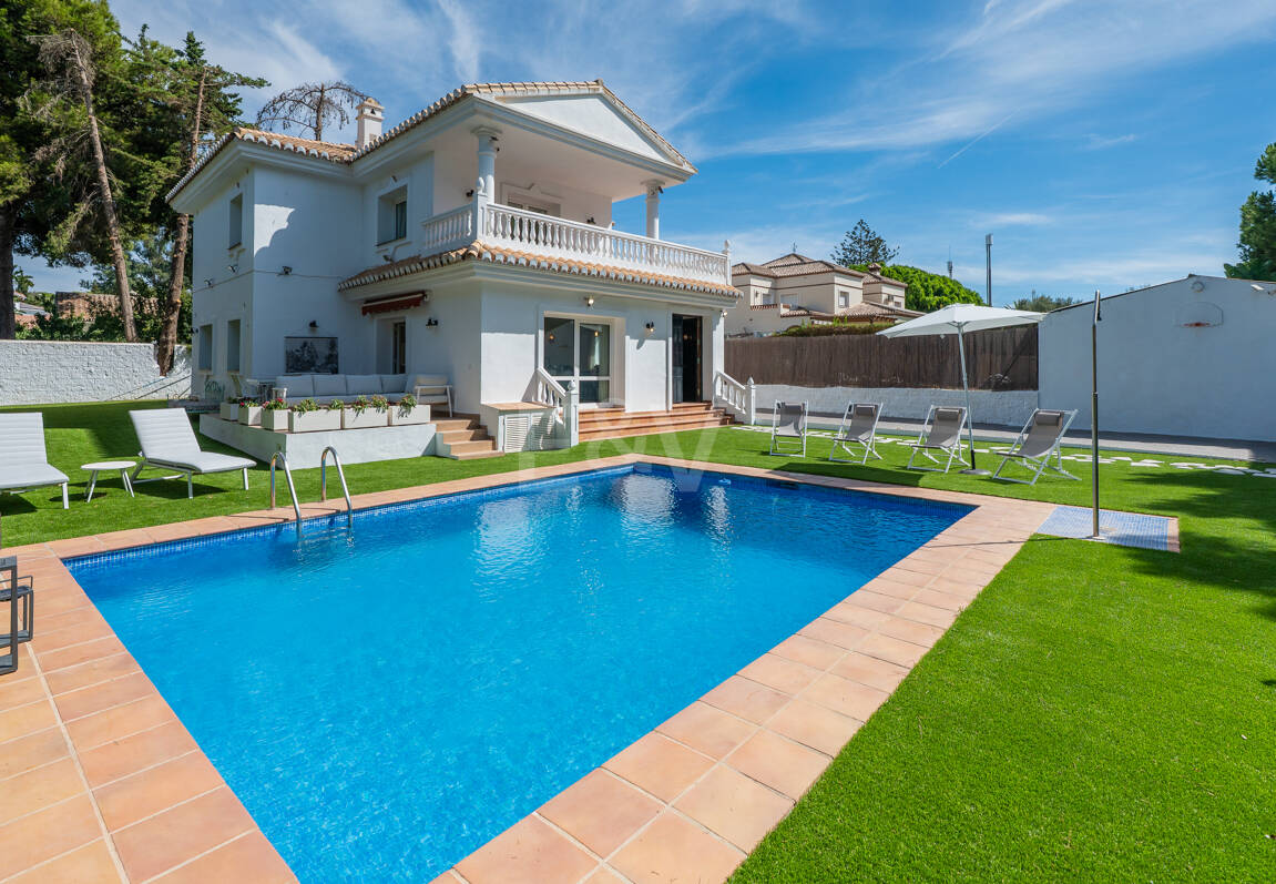 Coastal Living Just 2 Minutes from the Beach