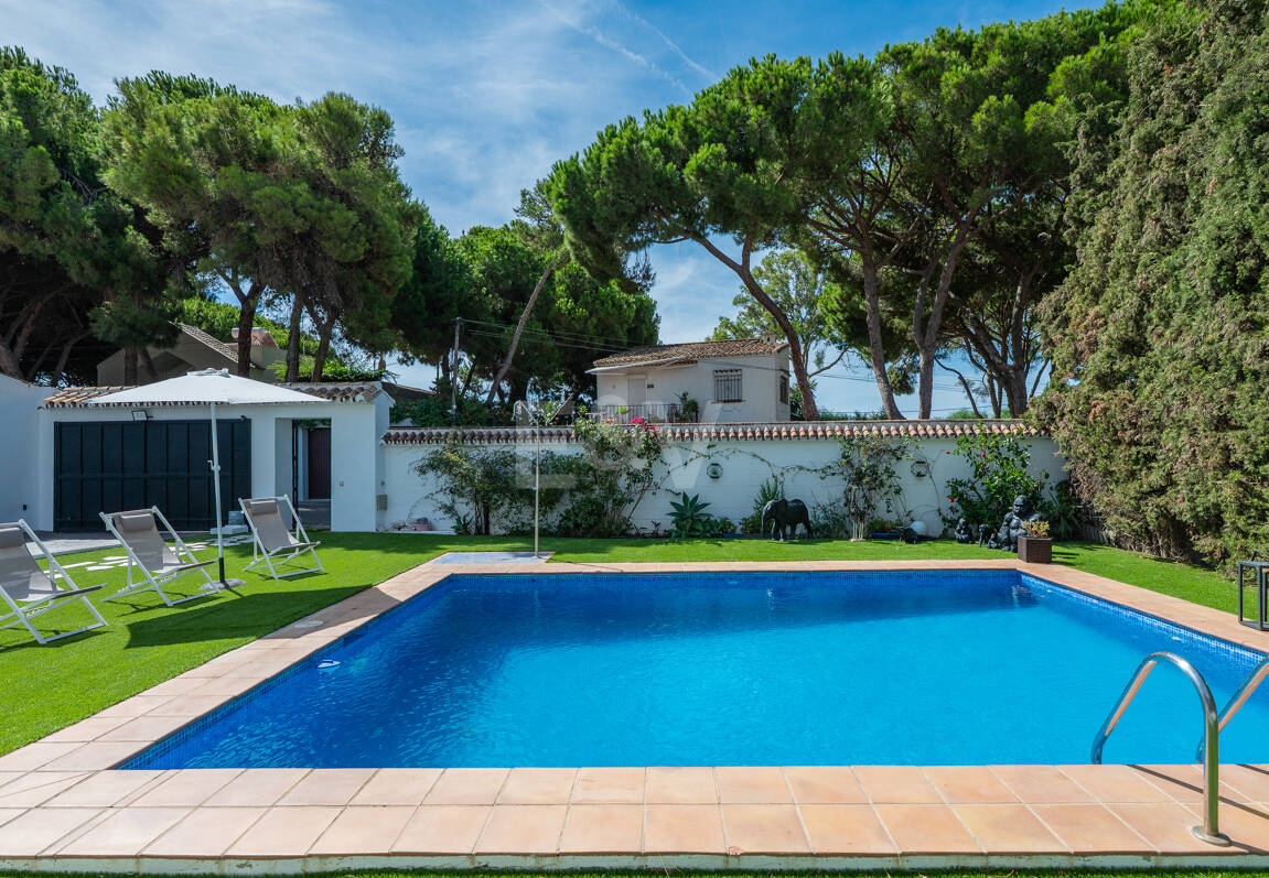 Coastal Living Just 2 Minutes from the Beach