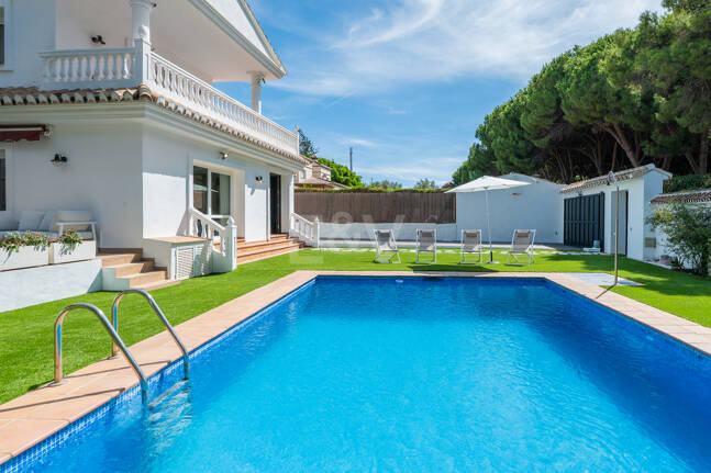 Coastal Living Just 2 Minutes from the Beach