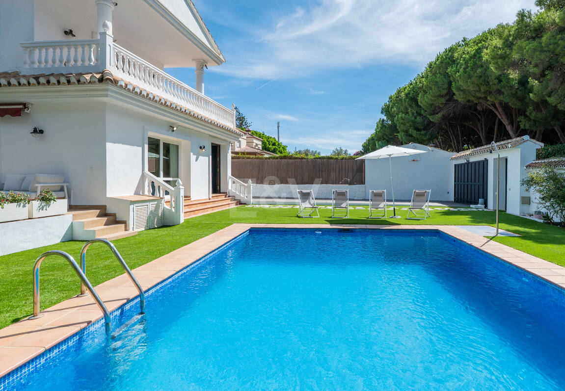 Coastal Living Just 2 Minutes from the Beach